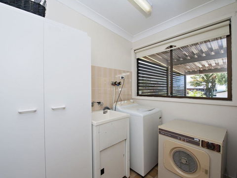 Fingal Beach Shack @ Fingal Bay - Taree Accommodation 1