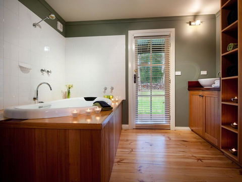 Finlie - Taree Accommodation 0