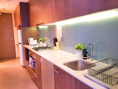 FITZROY FANTASTIC 1BR APT With FREE WINE, NETFLIX, WIFI, Close To TRAMS, COLES - Taree Accommodation 2