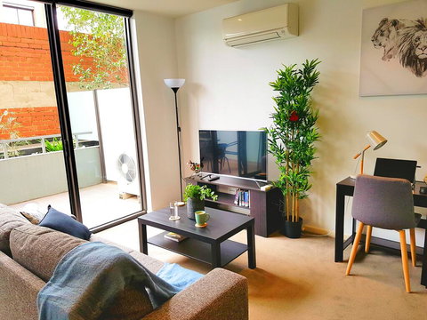 FITZROY FANTASTIC 1BR APT With FREE WINE, NETFLIX, WIFI, Close To TRAMS, COLES - Taree Accommodation 0