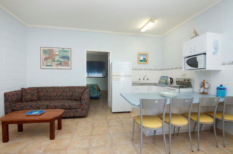 Forster Lodge 6, Cnr Wallis & West Street, Forster - Taree Accommodation 2