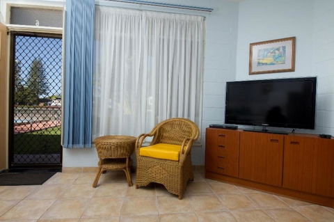 Forster Lodge 6, Cnr Wallis & West Street, Forster - Taree Accommodation 1