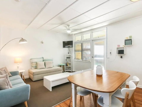 Funky 1 Bedroom Beach Pad By The Beach - Taree Accommodation 2