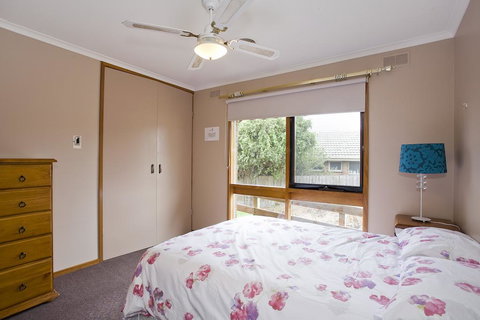 Geelong Holiday Home - Taree Accommodation 1