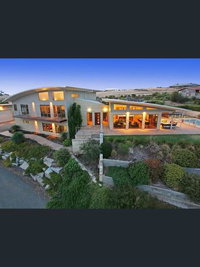 Book Lovely Banks Accommodation Vacations Taree Accommodation Taree Accommodation