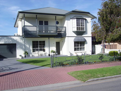Glenelg Sea-Breeze - Taree Accommodation 3
