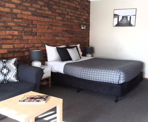 Golden Palms Motel - Taree Accommodation 1