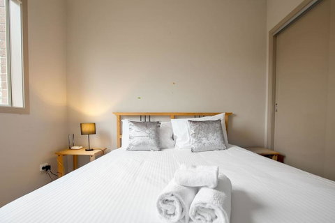 Gorgeous 4BR Home In Point Cook - Taree Accommodation 2