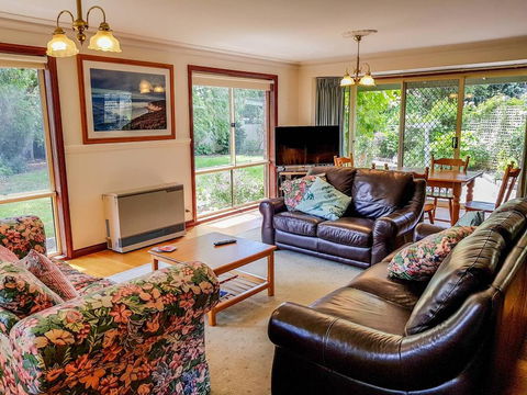 GUMS & ROSES - Family Home In The Heart Of Town. - Taree Accommodation 0