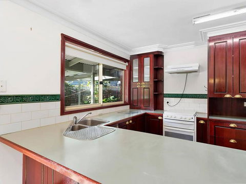 GUMS & ROSES - Family Home In The Heart Of Town. - Taree Accommodation 3