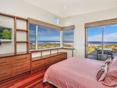 HEARN'S BEACHSIDE VILLA 9 - Taree Accommodation 3