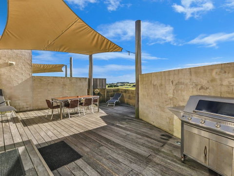 HEARN'S BEACHSIDE VILLA 9 - Taree Accommodation 1