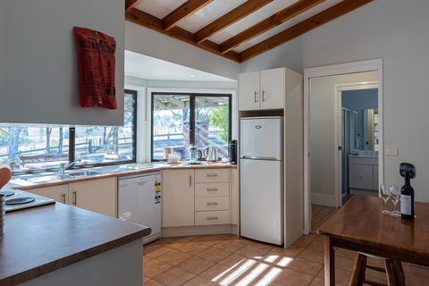 Hermitage Hideaway - Taree Accommodation 2