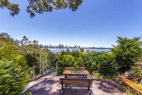 High Tor Apartment 6 - Taree Accommodation 1