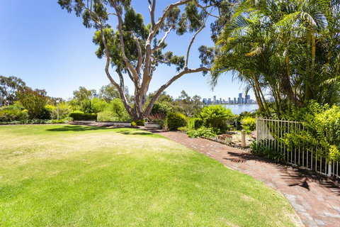 High Tor Apartment 6 - Taree Accommodation 3