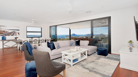 Hilltop Hideaway - Breathtaking Views, Moments To Beach! - Taree Accommodation 0