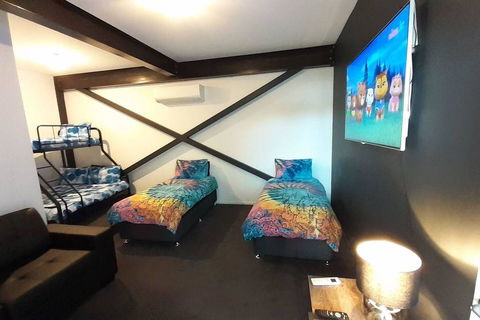 Hobart Waterfront Luxury Retreat - Taree Accommodation 1