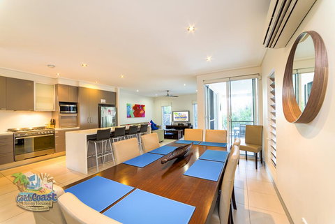 Holiday Home Bayhill Manor - Taree Accommodation 3