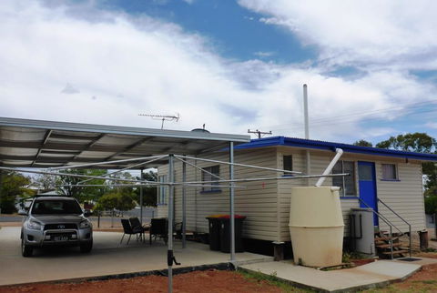 Holiday House Clermont - Taree Accommodation 2