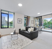 HomeHotel walking distance to Train and Westfield. - Taree Accommodation