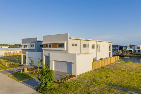 HomePlus -Fabulous Waterfront Dream Holiday House - Taree Accommodation 0