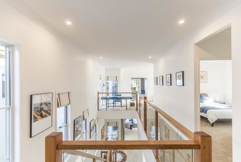 HomePlus -Fabulous Waterfront Dream Holiday House - Taree Accommodation 2