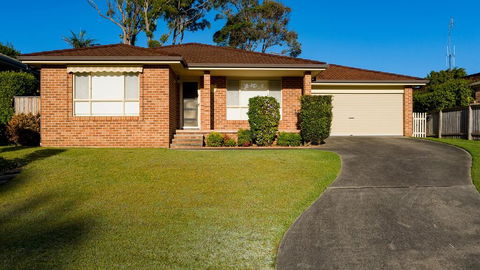 Kentia Drive 28 - Taree Accommodation 0