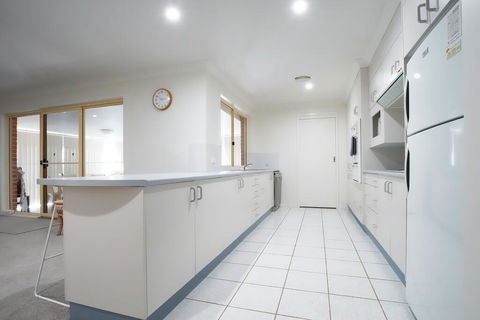 Kentia Drive 28 - Taree Accommodation 2