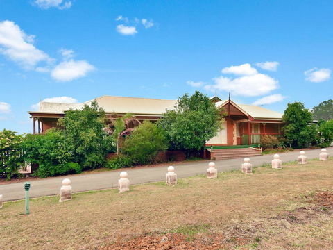 King III - You Can Honestly Walk To Bimbadgen And Hope Estate Concerts - Taree Accommodation 0