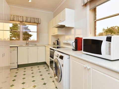 King III - You Can Honestly Walk To Bimbadgen And Hope Estate Concerts - Taree Accommodation 2