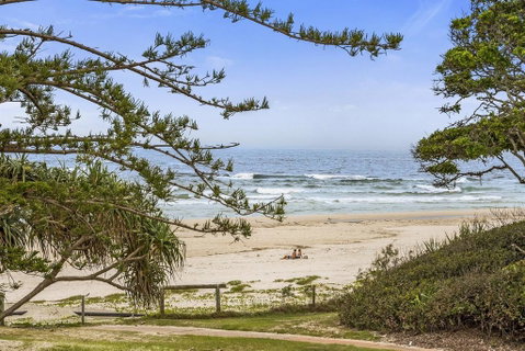 KINGSCLIFF NOR NOR EAST 101 ON MARINE PARADE - Taree Accommodation 0