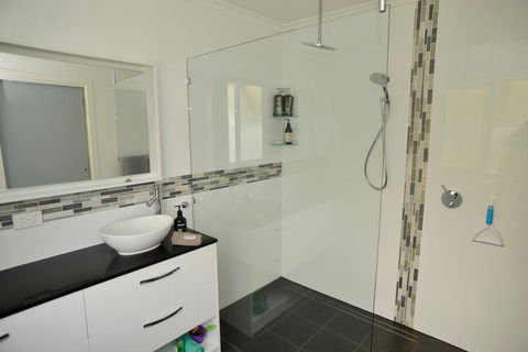 Kinsellas Water Views - Taree Accommodation 1