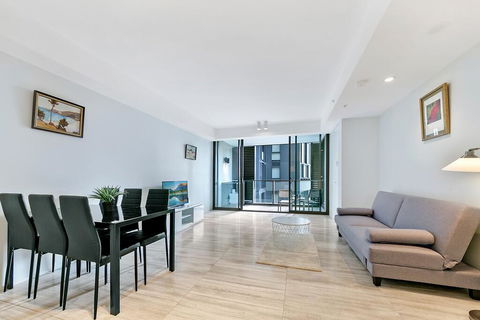 KOZYGURU HAYMARKET SYDNEY CITY VIEW 2 BED STUNNING APT NHA178-1206 - Taree Accommodation 3