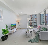 KOZYGURU MASCOT WALK TO STATION MODERN DESIGNER 2 BED APT FREE PARKING NMA260-312 - Taree Accommodation