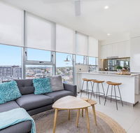 KOZYGURU NEWSTEAD DESIGNER 2 BED APT FREE PARKING POOL  GYM QNE088 - Taree Accommodation