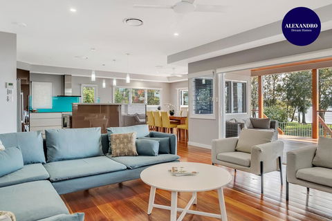 LAKEFRONT And SUNSET HAVEN - Taree Accommodation 0