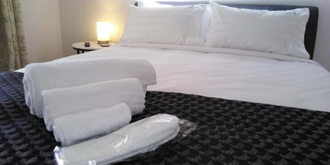 Lakeside Retreat & Business - Taree Accommodation 2
