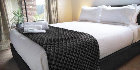 Lakeside Retreat & Business - Taree Accommodation 3