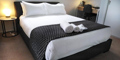 Lakeside Retreat & Business - Taree Accommodation 0