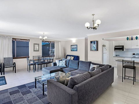 Laman Lodge, Unit 6, 15 Laman Street - Taree Accommodation 1
