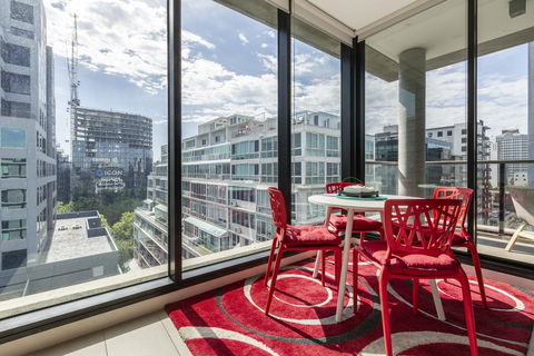 LIGHT, AIRY, SPACIOUS QUEENS ROAD APARTMENT - Taree Accommodation 1