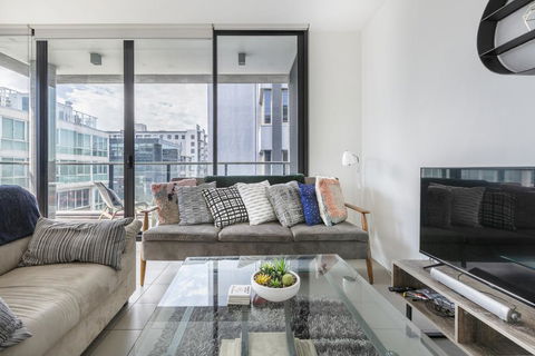 LIGHT, AIRY, SPACIOUS QUEENS ROAD APARTMENT - Taree Accommodation 2