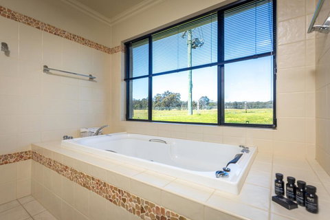 Mandalay Villas - Villa 1 - Taree Accommodation 3