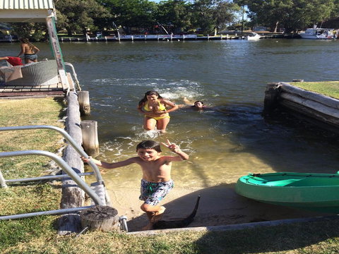 Mandurah Riverfront Holiday Rental - Taree Accommodation 1