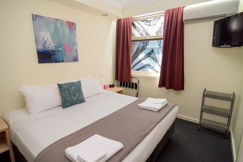 Miami Hotel Melbourne - Taree Accommodation 1