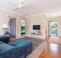 Middles - Villa Manyana 02 - Taree Accommodation
