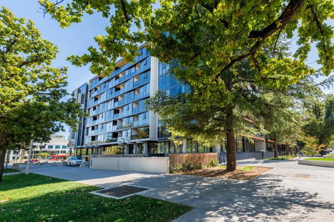 Midnight Apartments Accommodate Canberra - Taree Accommodation 2