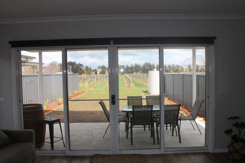 Milawa Vineyard Views - Guesthouse 2 - Taree Accommodation 2