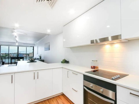 Modern 2 Bedroom River View Apartment In Docklands - Taree Accommodation 1