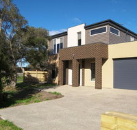 Modern Beachside 5 Bedrooms - Taree Accommodation